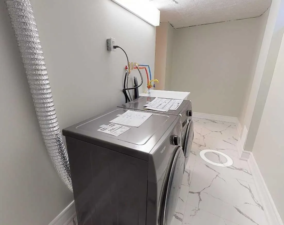 2 Bedroom Basement-Downtown Toronto