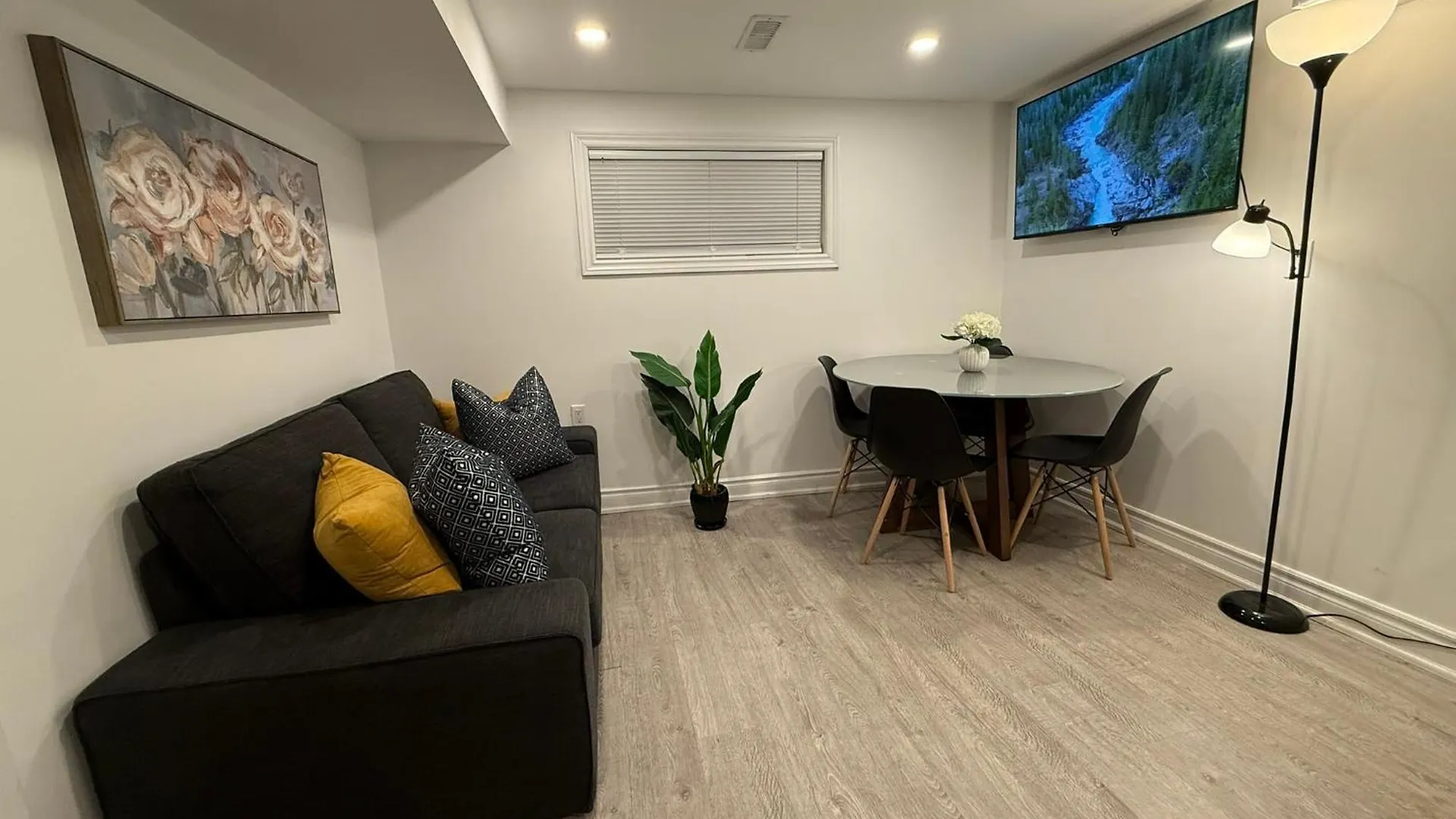 2 Bedroom Basement-Downtown Toronto Canada